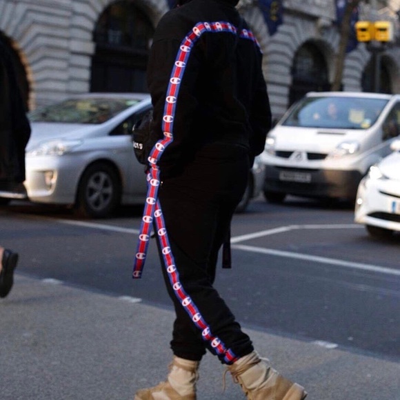 VETEMENTS x CHAMPION WIP Hoodie - Picture 2 of 3